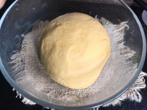揉成光滑面团，密封发酵至两倍大