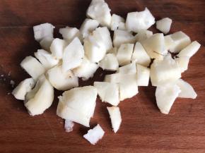 马蹄去皮洗净切成小块