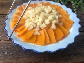 用万能夹取出锅