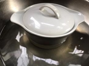 盖上盖子，放入开水锅中蒸20分钟左右