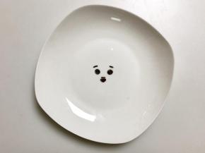 用海苔剪出维尼熊的表情。