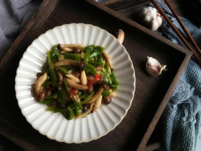 青椒海鲜菇