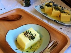 早晚餐食用清爽营养丰富且低脂的鸡蛋豆腐，能起到饱腹又瘦身的功效，想瘦身的美眉块都感受试试吧！