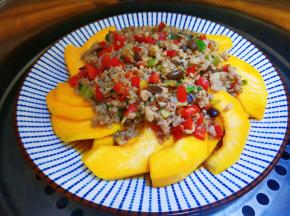 浇在南瓜上蒸十五分钟。