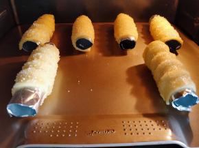 17. 烘烤：放入预热好的烤箱，上下火190度，烤20分钟左右。具体时间和温度可根据不同烤箱的实际炉温，酌情调整。