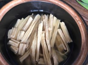 腐竹提前用冷水泡发