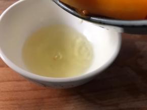 把蒸熟的南瓜汤汁沥出