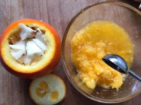 装入鲜橙皮内