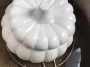 盖好盖子，放入开水锅中蒸1小时以上