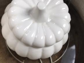 盖好盖子，放入开水锅中蒸1小时以上