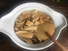 取出后把姜片丢弃