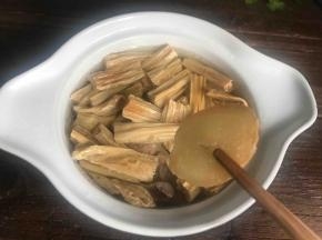 取出后把姜片丢弃