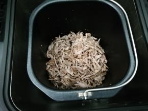 再放入面包机中按果酱制作键开始制作