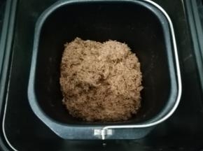 听到提示音以后，肉松就做好了，把面包桶提出来