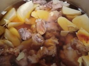 再加一勺料酒。