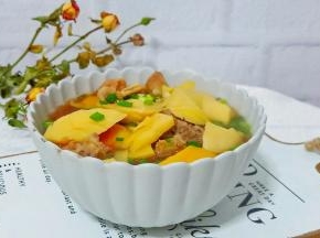 又鲜又润的春笋排骨汤可以唤醒你的味蕾！