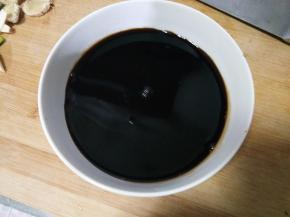 味极鲜，香醋和白糖放在一个碗里，普通吃饭碗大小