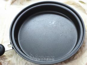 记得要用不沾盘来煎哦。