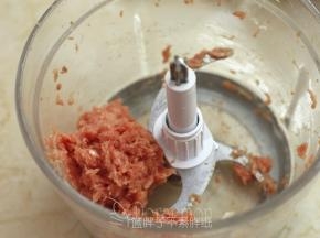 用东菱绞肉机打成泥。