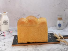 香甜松软的紫薯吐司面包出炉啦！