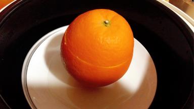 盖上盖，放入蒸锅，蒸四十分钟左右