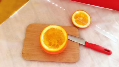 用容器挖出内瓤，看图