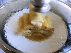 锅上汽后放入蒸锅内，上汽后中火蒸二十分钟，再焖五分钟。