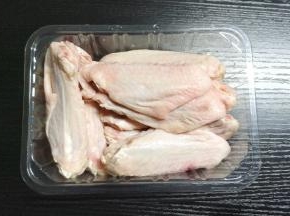 先将鹅翼清洗干净