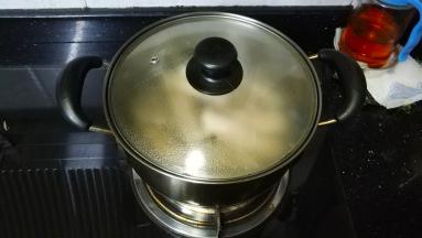 盖上盖子慢火煮20分钟