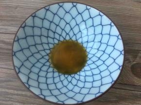 浓缩鸡汁用适量水稀释。
