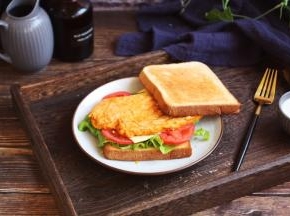 可以品尝了，我最喜欢的三明治，做起来超级简单，三五分钟就能轻松搞定。