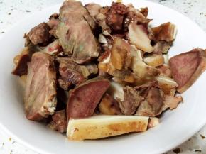 熟猪头肉切小块