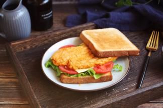 最后再放上另外一片土司片。