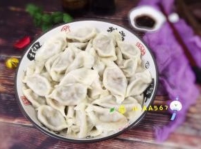 捞出蘸蘸料开吃吧！
