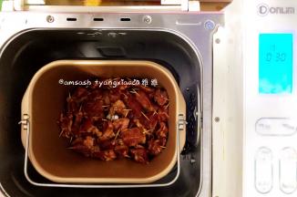 30分钟后，牙签肉就烘烤好了