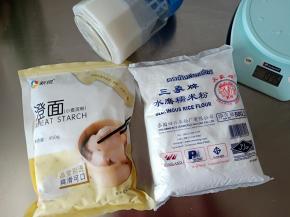 准备好面团材料