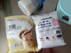 准备好面团材料