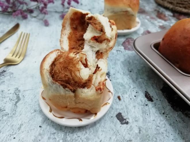 辣椒酱肉松小面包