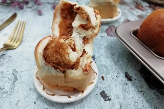 辣椒酱肉松小面包