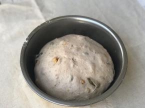 进行一发：25-28度的温度，75%的湿度醒发至两倍大，大约一小时。