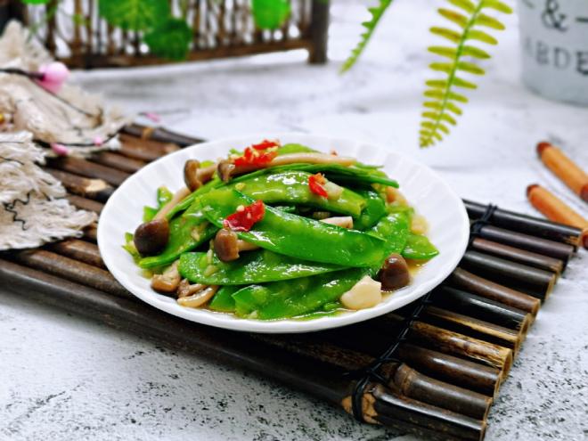 蒜蓉荷兰豆炒海鲜菇