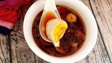 一碗美味，而且还可以养颜的美味鸡蛋补血羹，就做好了，味道比大鱼大肉都好吃