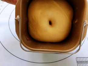 一发，我直接用面包机的醒发功能，用手指摁一下，不回缩就好了。