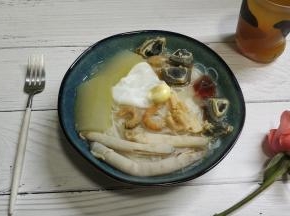 汤料等盛入米粉碗中即可