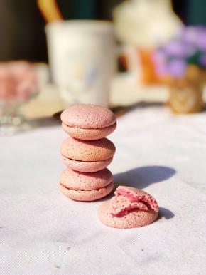 尝一口，外皮酥脆，里面软香。