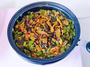 翻炒1-2分钟即可出锅。