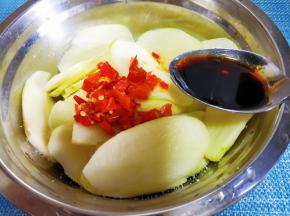 放剁椒，盐，生抽。