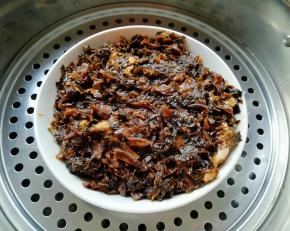 放入蒸锅大火蒸80分钟。