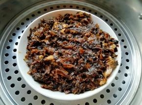 放入蒸锅大火蒸80分钟。