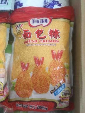 然后锅里准备油，烧开